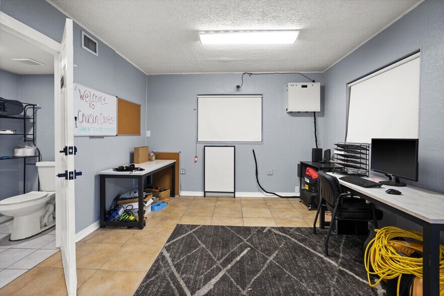 More Photos Of 10310 66th St N, Pinellas Park Auto Dealership For Sale