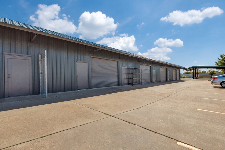 More Photos Of 10820 C F Hawn Fwy, Dallas Warehouse For Sale