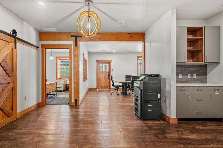 More Photos Of 720 Poyntz Ave, Manhattan Office For Sale