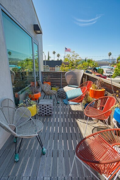 More Photos Of 542 N Larchmont Blvd, Los Angeles Office For Sale