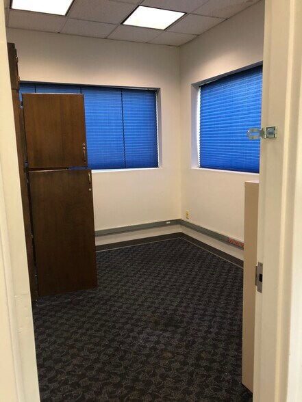 More Photos Of 318 W Howell St, Hartwell Manufacturing For Lease