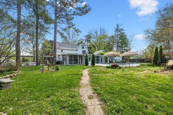 More Photos Of 728 S Spring St, Manchester Specialty For Sale