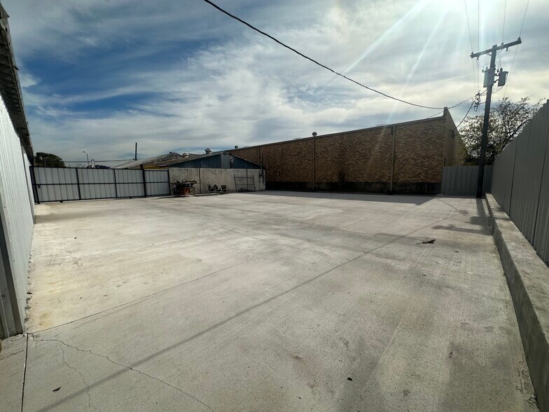 More Photos Of 10411 Harry Hines Blvd, Dallas Auto Dealership For Lease