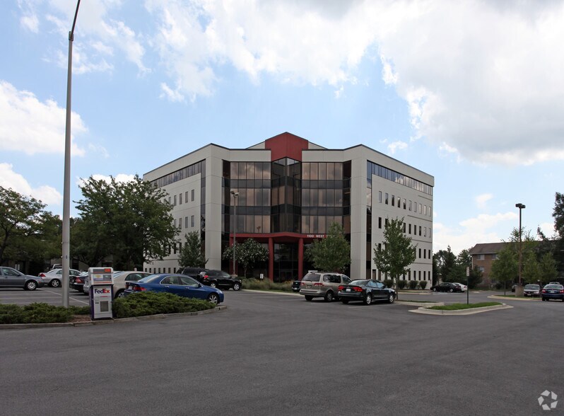 More Photos Of 1002-1056 West St, Laurel Unknown For Lease