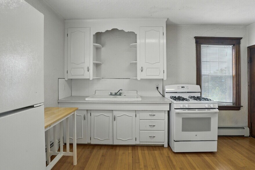 More Photos Of 177-179 Massachusetts Ave, North Andover Apartments For Sale