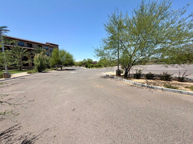 More Photos Of 15301 N Hayden Rd, Scottsdale Parking Lot For Lease