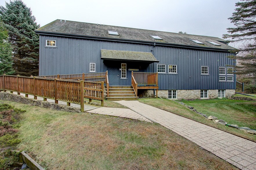 More Photos Of 14135 N Cedarburg Rd, Mequon Office For Lease