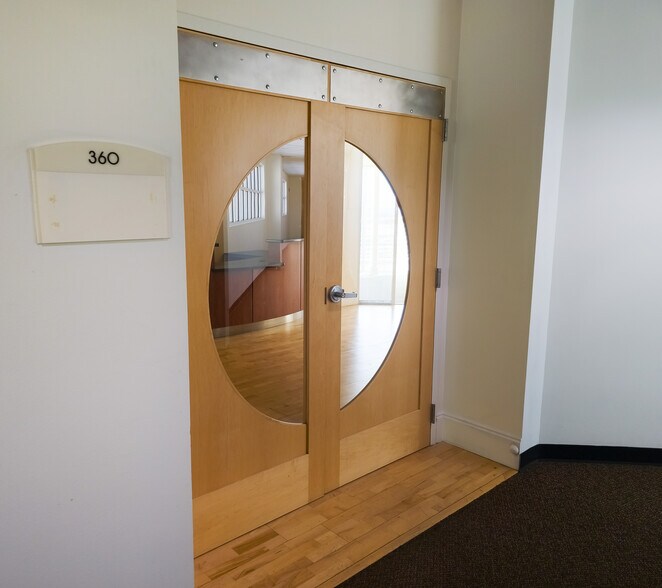 More Photos Of 2600 The American Rd SE, Rio Rancho Office For Lease