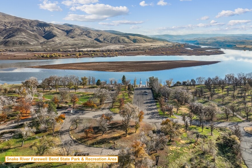 More Photos Of 110 Washington St, Huntington Hospitality For Sale