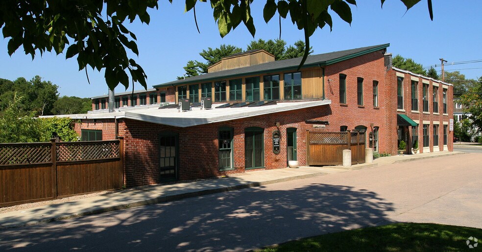 More Photos Of 11 Main St, Mystic Medical For Lease