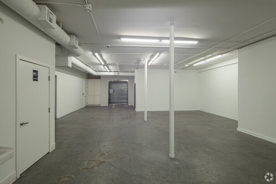 More Photos Of 900 N Western Ave, Los Angeles Showroom For Sale