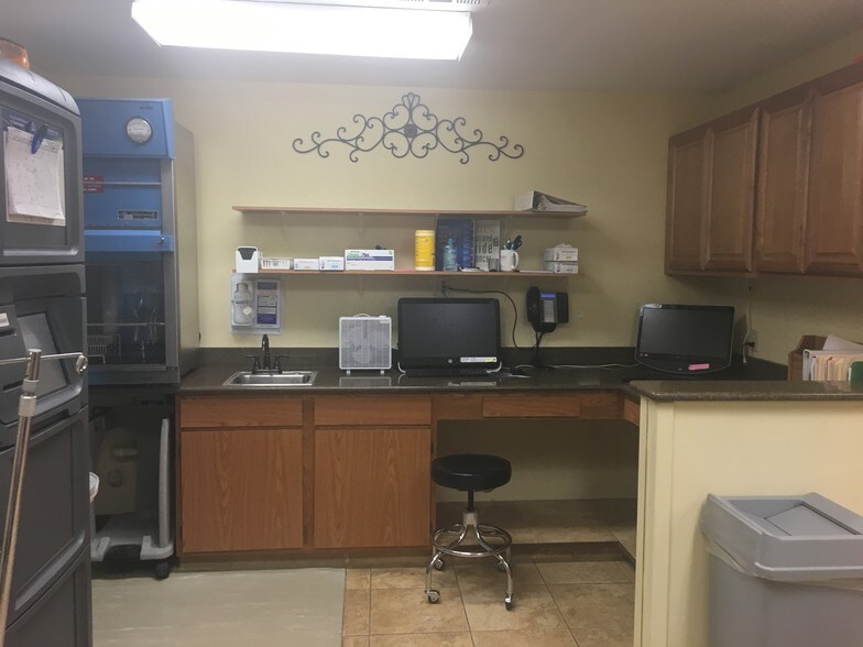 More Photos Of 515 N King St, Seguin Medical For Sale