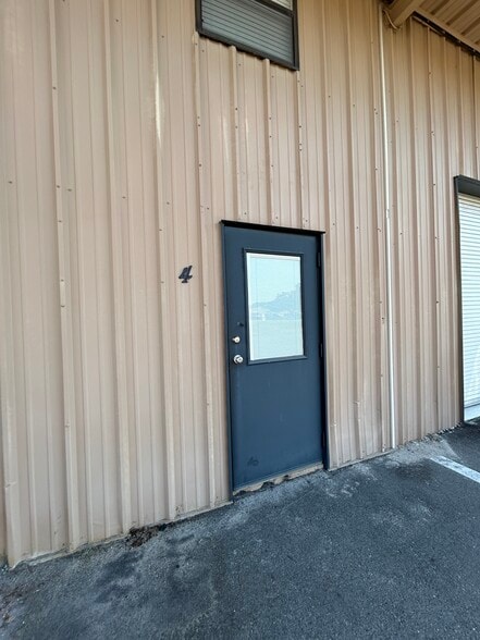 More Photos Of 3903 Industry Blvd, Lakeland Warehouse For Lease