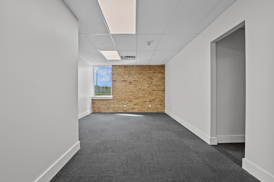 More Photos Of 2300 E 14th St, Tulsa Office For Lease