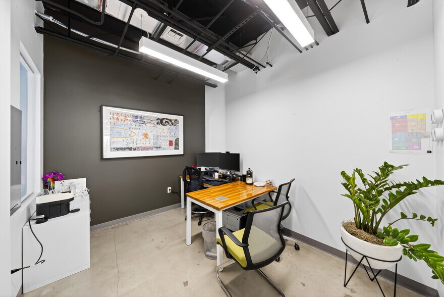 More Photos Of 7630 Biscayne Blvd, Miami Office For Lease