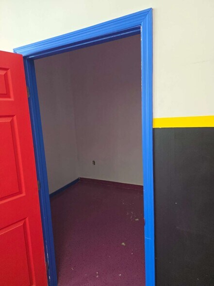 More Photos Of 800 Shipyard Blvd, Wilmington Storefront For Lease