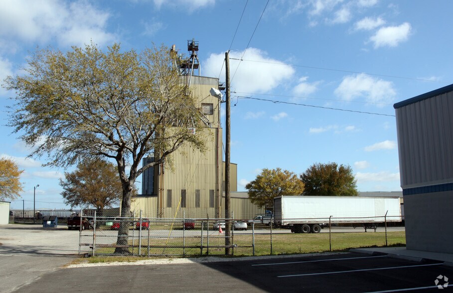 More Photos Of 7000 E Adamo Dr, Tampa Manufacturing For Lease