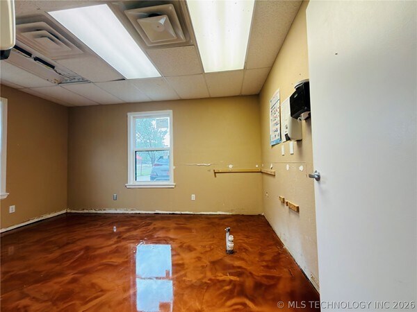 More Photos Of 1002 E Cherry St, Cushing Medical For Sale