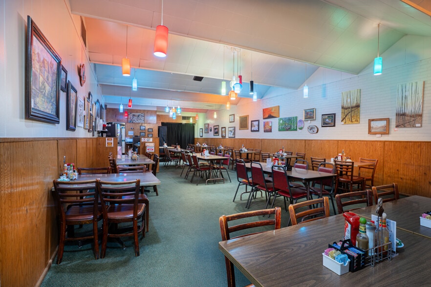 More Photos Of 545 Shoshone St S, Twin Falls Restaurant For Sale