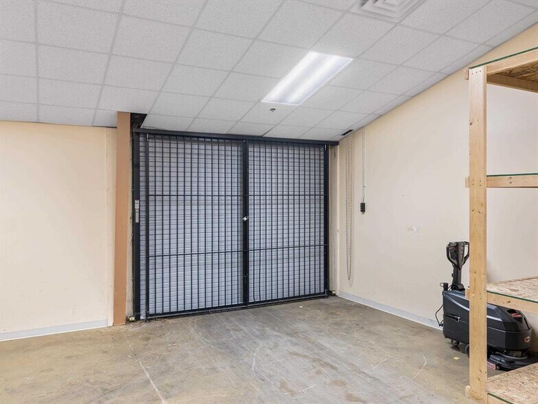 More Photos Of 6976 W Louisville Ln, Owensboro Light Manufacturing For Sale