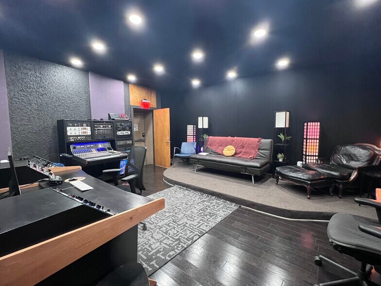 More Photos Of 2258 Young Ave, Memphis Loft Creative Space For Sale