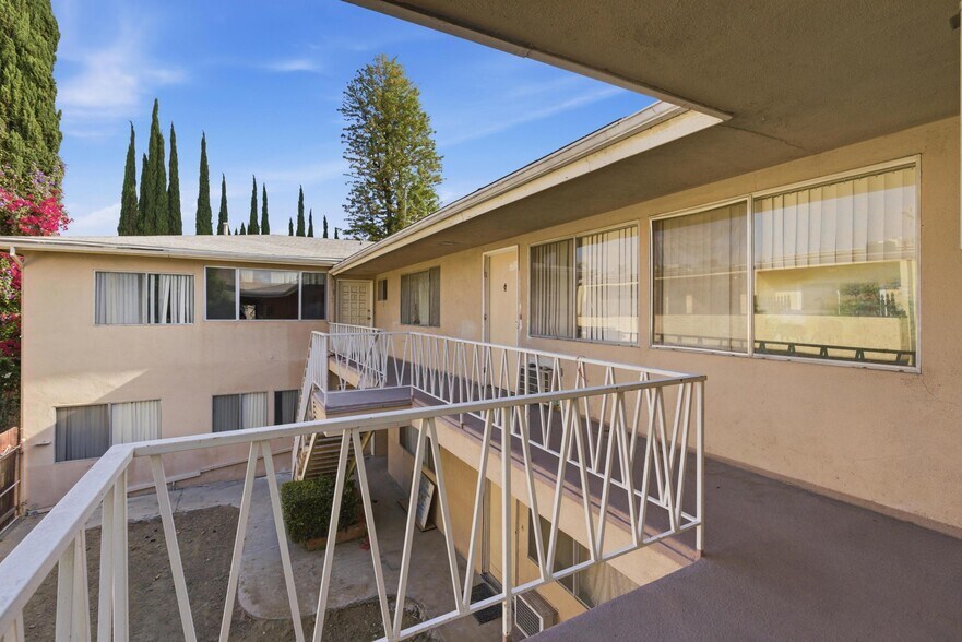 More Photos Of 18611 Clark St, Tarzana Apartments For Sale