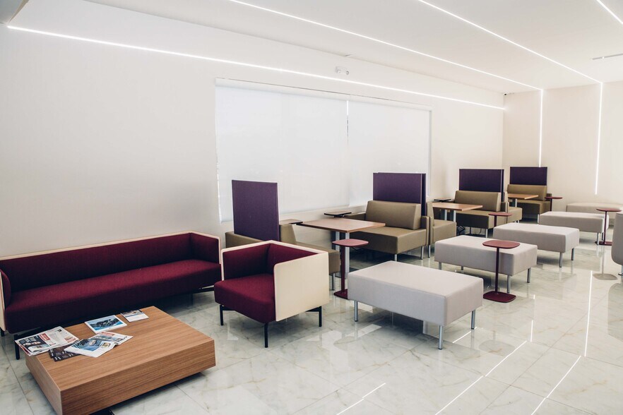 More Photos Of 975 N Miami Beach Blvd, North Miami Beach Coworking Space