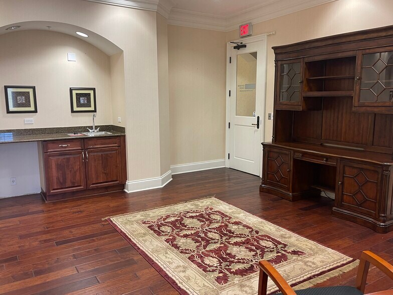 More Photos Of 1185 Immokalee Rd, Naples Office For Lease