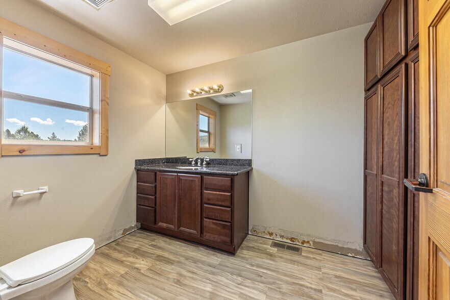 More Photos Of 12315 Deerfield Dr, Truckee Office Residential For Sale