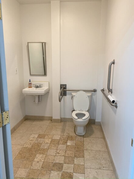 More Photos Of 2948-2960 Fairfield Ave, Bridgeport Storefront For Lease