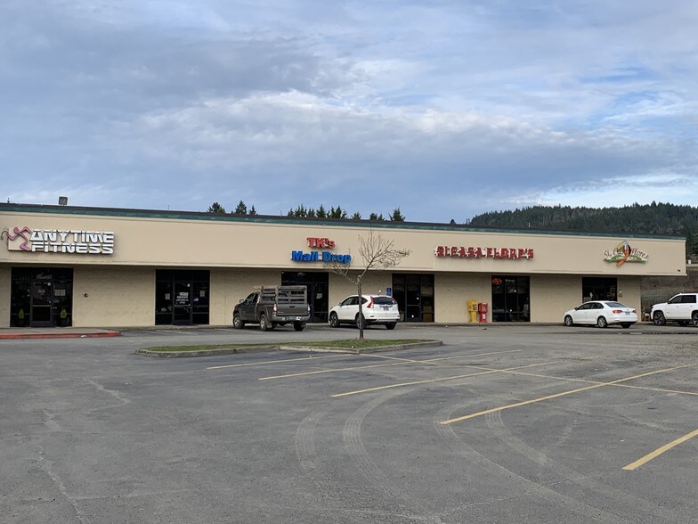 More Photos Of 328-338 Dakota St, Sutherlin General Retail For Lease