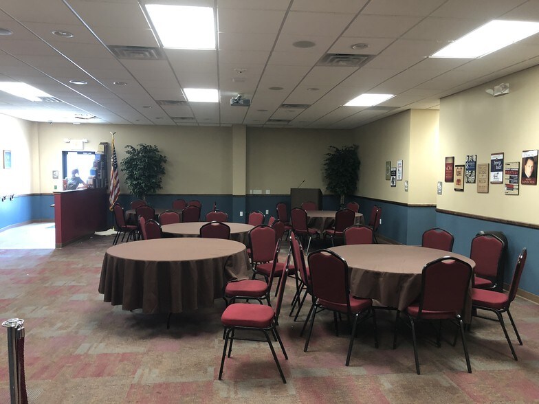 More Photos Of 114 N York St, Mechanicsburg Warehouse For Lease