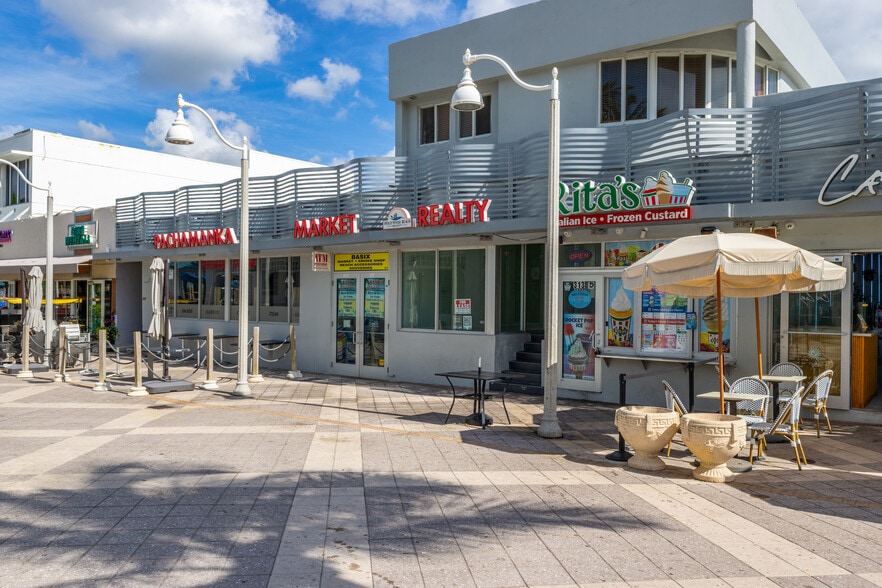 More Photos Of 309-321 Johnson St, Hollywood Restaurant For Lease