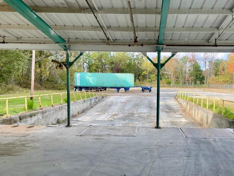 More Photos Of 111 Sparkman Dr, Garden City Warehouse For Lease