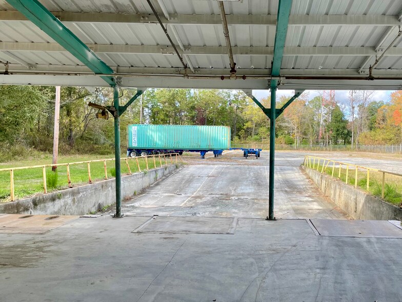 More Photos Of 111 Sparkman Dr, Garden City Warehouse For Lease