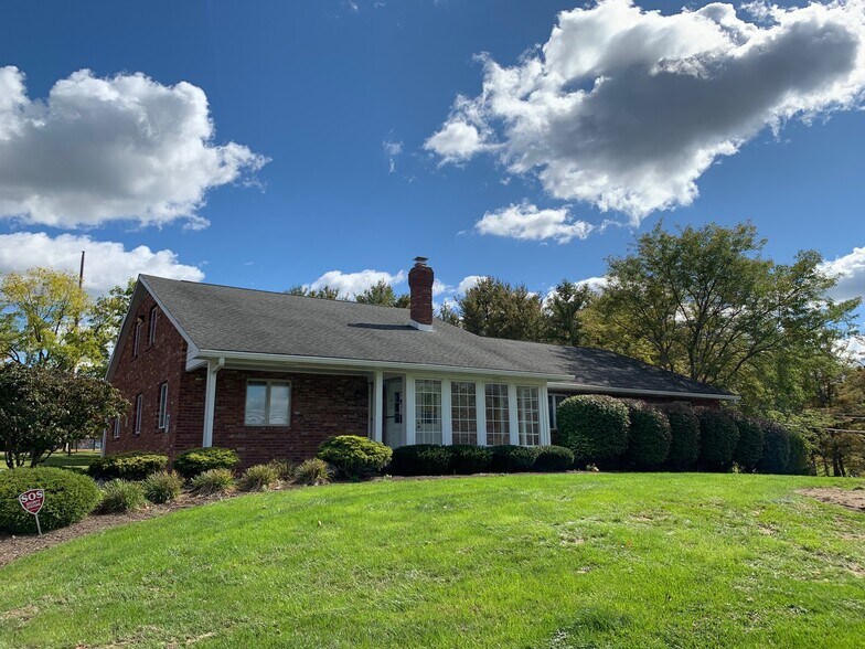 Primary Photo Of 525 N Broad St, Canfield Office For Lease