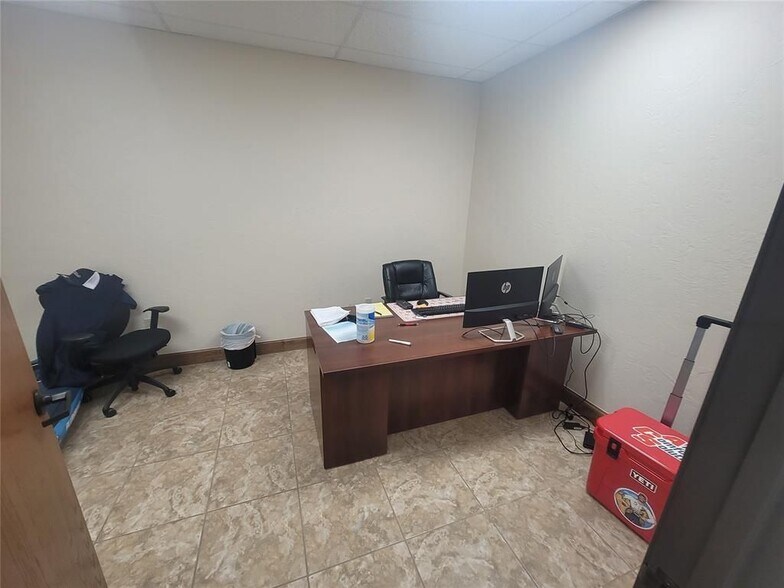 More Photos Of 912 Messenger Ln, Moore Warehouse For Sale
