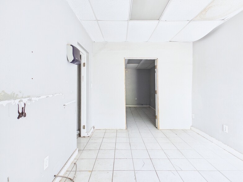 More Photos Of 705 S Byron Butler Pkwy, Perry Storefront For Sale