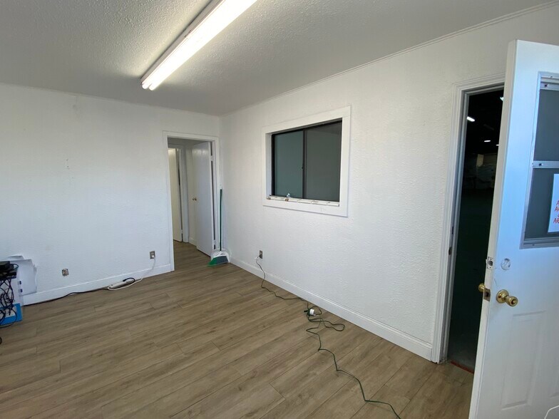 More Photos Of 1340-1342 N Emerald Ave, Modesto Warehouse For Lease