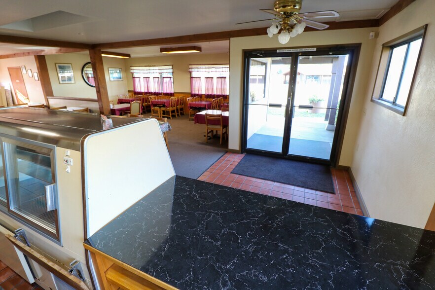 More Photos Of 1455 Oregon, Bandon Restaurant For Sale