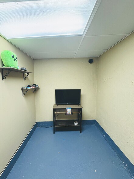 More Photos Of 25 Maynard Ct, Pontiac Apartments For Sale