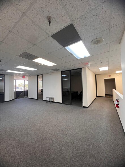 More Photos Of 7201-7203 Pinemont Dr, Houston Flex For Lease