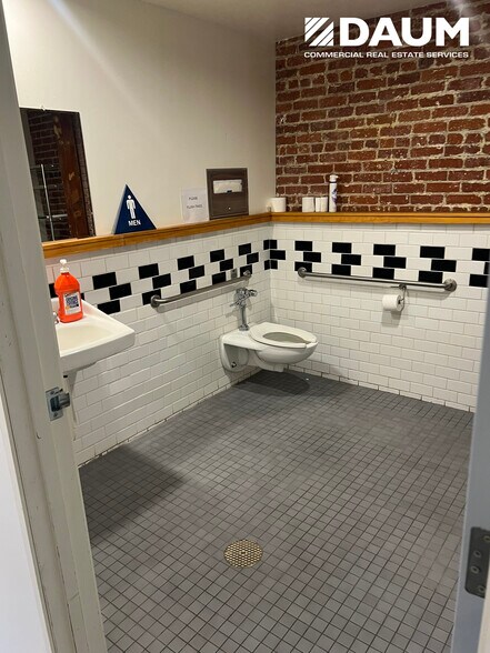 More Photos Of 800-810 S Santa Fe Ave, Los Angeles Warehouse For Lease