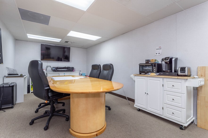 More Photos Of 669 Arroyo St, San Fernando Manufacturing For Sale