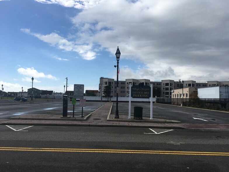 More Photos Of 405 Woodcleft Ave, Freeport Land For Sale