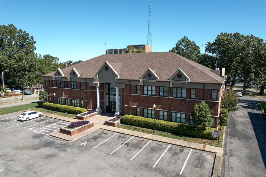 More Photos Of 2693 Union Avenue Ext, Memphis Office For Lease