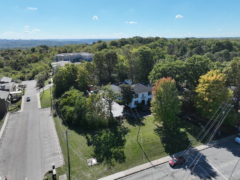 More Photos Of 869 W North Bend Rd, Cincinnati Office For Sale