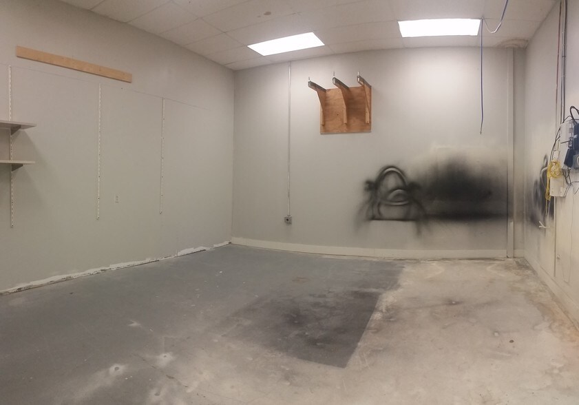 More Photos Of 42 Worcester St, Natick Freestanding For Lease