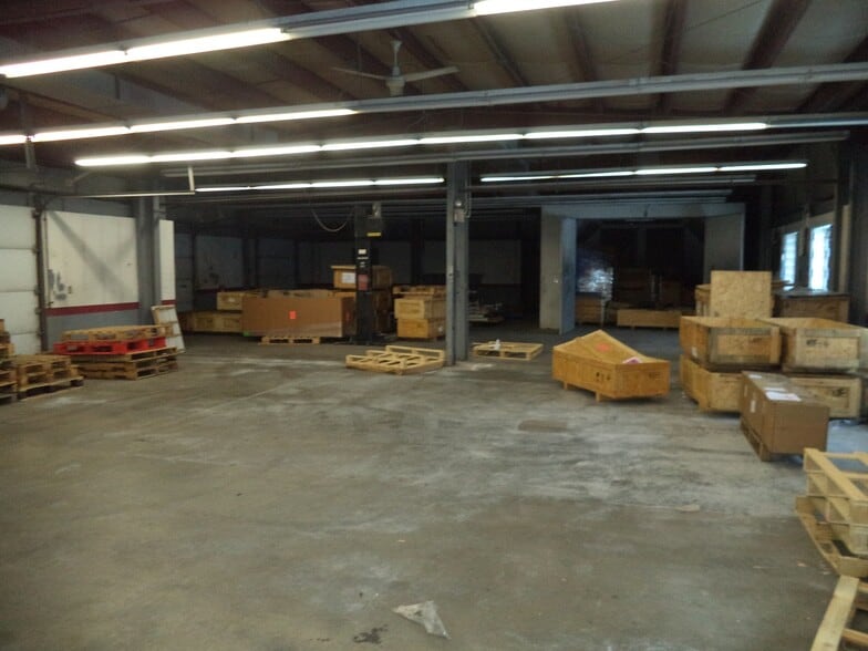 More Photos Of 92 Londonderry Tpke, Manchester Auto Dealership For Sale