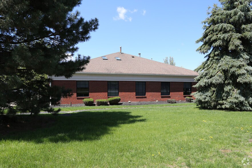 More Photos Of 15 Limestone Dr, Buffalo Medical For Sale